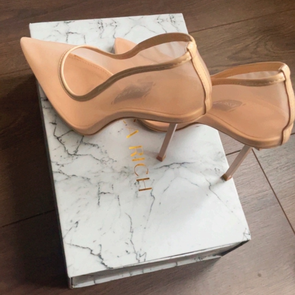 *BRAND NEW

•Jessica Rich Nude Pointed-Toe Mesh Stiletto Pumps